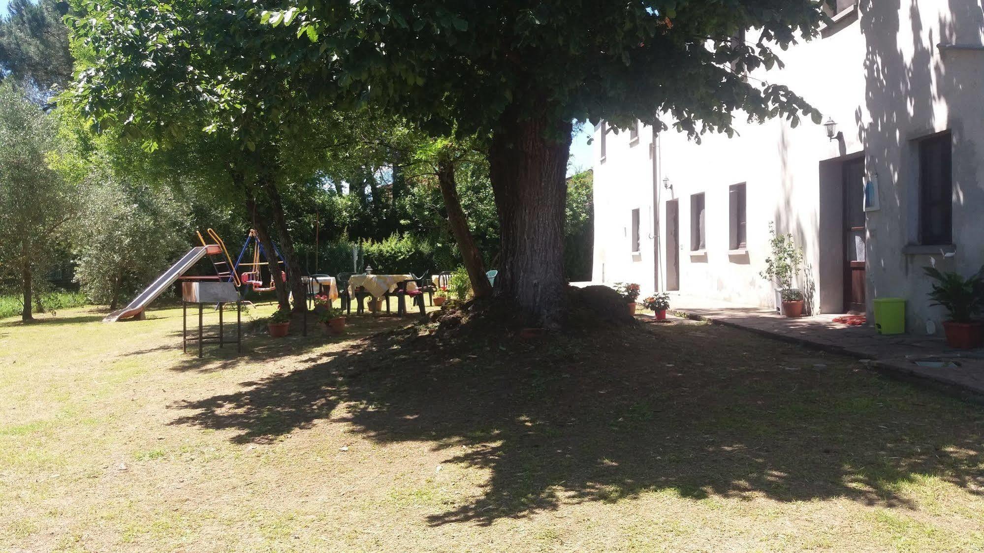 Azzurre Beb Acomodação com café da manhã Laterina Exterior foto