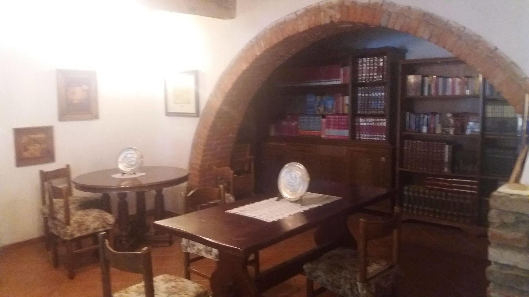 Azzurre Beb Acomodação com café da manhã Laterina Exterior foto