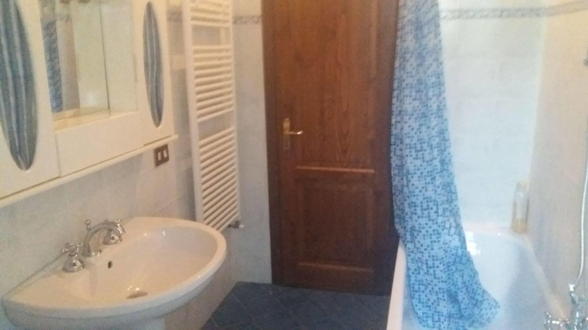 Azzurre Beb Acomodação com café da manhã Laterina Exterior foto